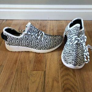 Specked tennis shoes sneakers size 7